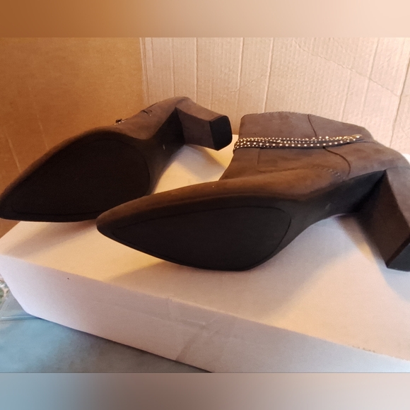 Size 11 M Ankle Boots - Picture 4 of 8
